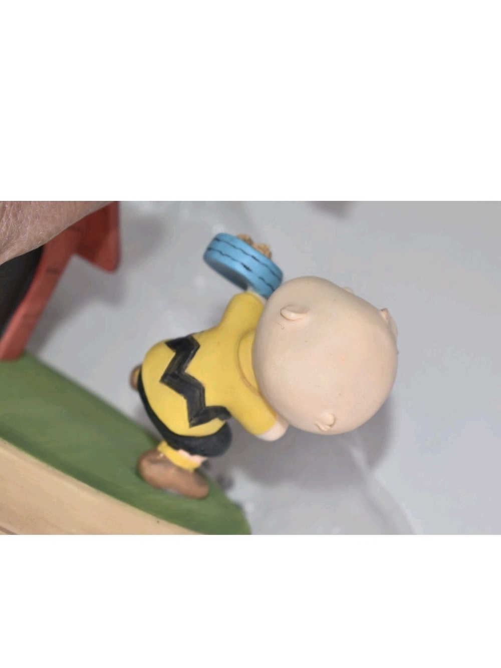 Hallmark Peanuts Charlie Brown & Snoopy Figurine Collector - Picture 5 of 15